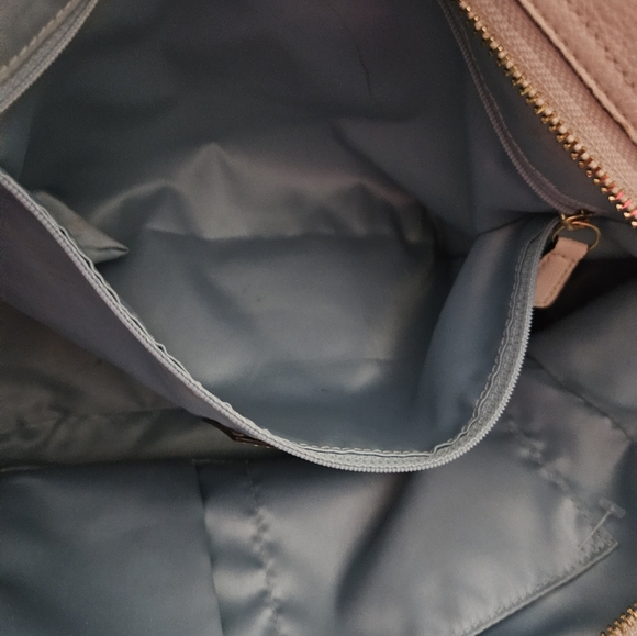 Coach Park Leather Carrie Tote-Cream with Torquoise Hang Tag and Tassel - Picture 11 of 16